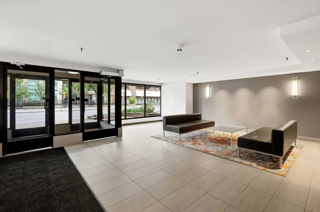 735 12 Avenue SW Calgary AB T2R 1J7
