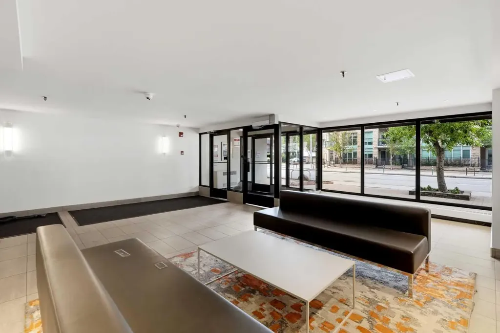 735 12 Avenue SW Calgary AB T2R 1J7