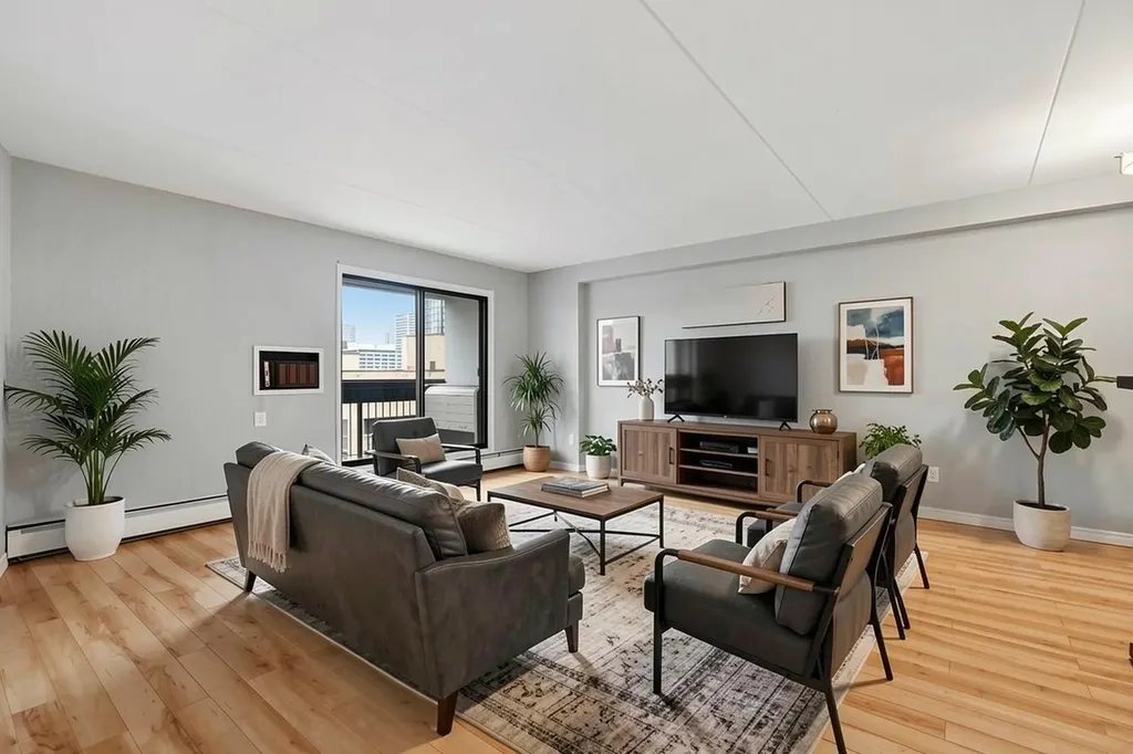 735 12 Avenue SW Calgary AB T2R 1J7