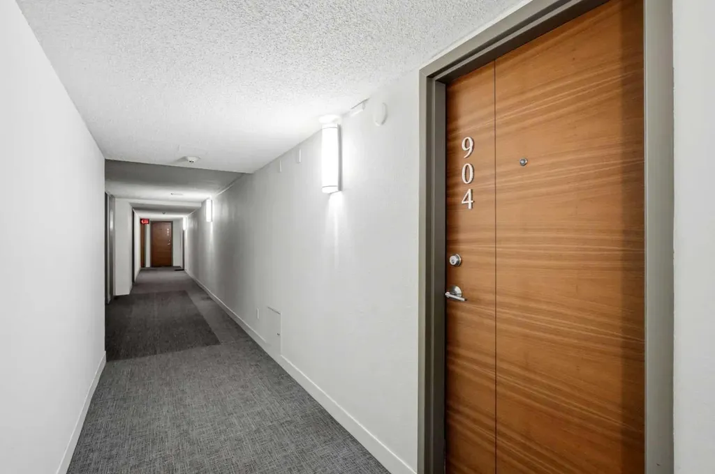 735 12 Avenue SW Calgary AB T2R 1J7