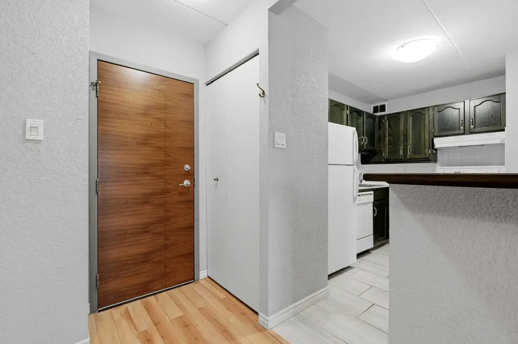 735 12 Avenue SW Calgary AB T2R 1J7