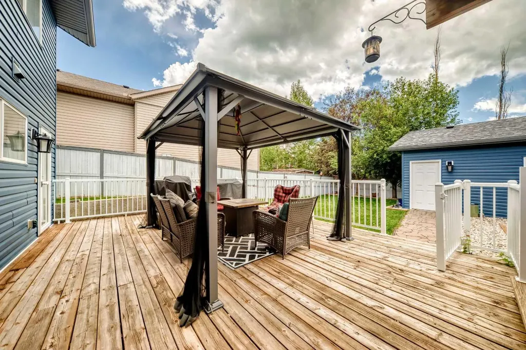4 Strathford Place Strathmore AB T1P 1S4
