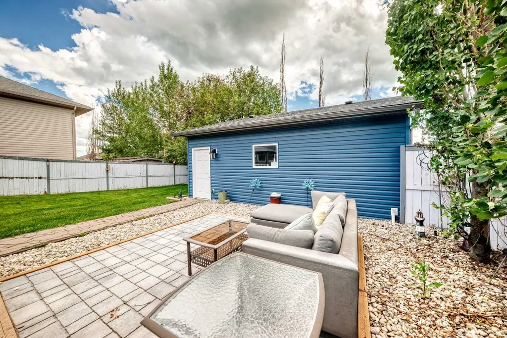 4 Strathford Place Strathmore AB T1P 1S4