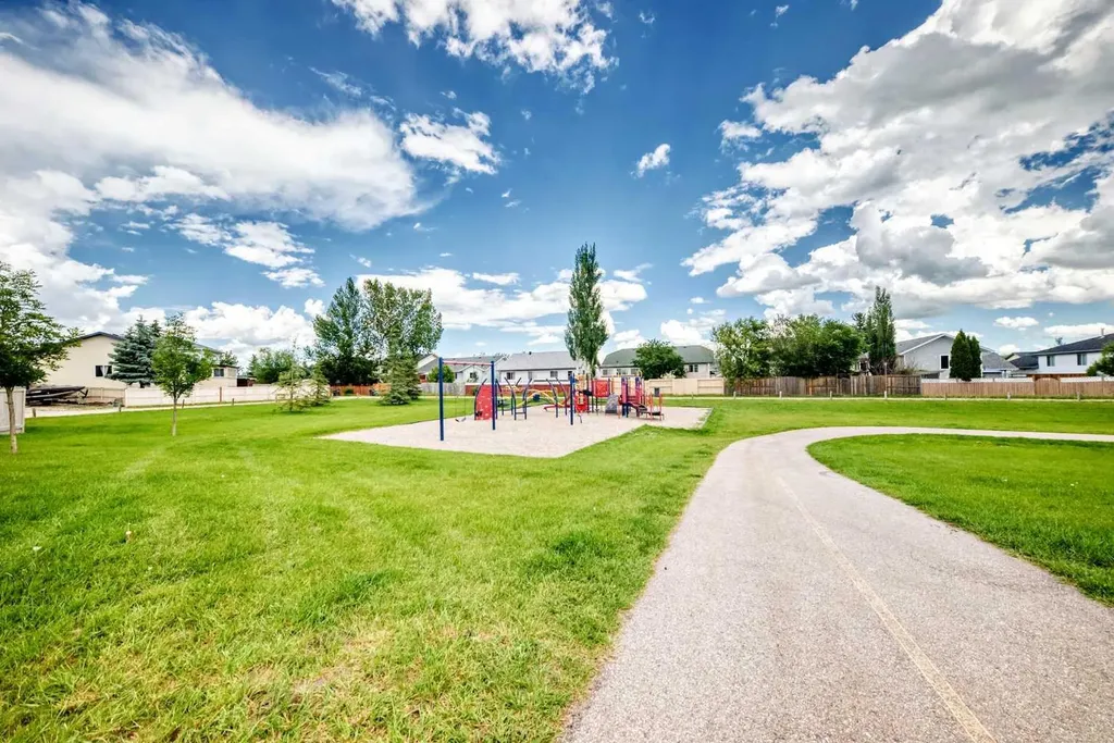 4 Strathford Place Strathmore AB T1P 1S4