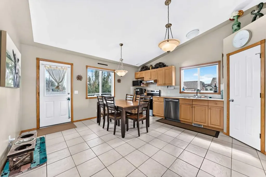 4 Strathford Place Strathmore AB T1P 1S4
