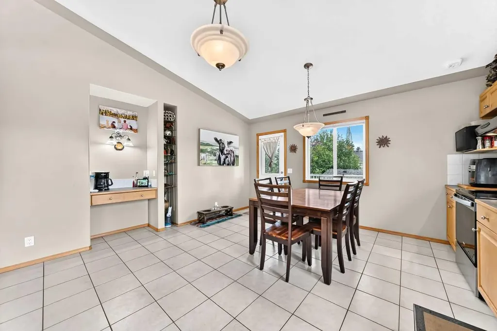 4 Strathford Place Strathmore AB T1P 1S4