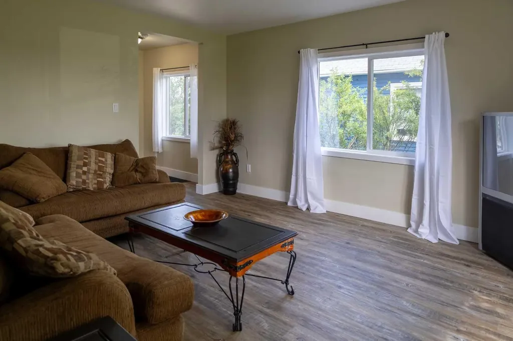 4915 49 Street Hardisty AB T0B 1V0