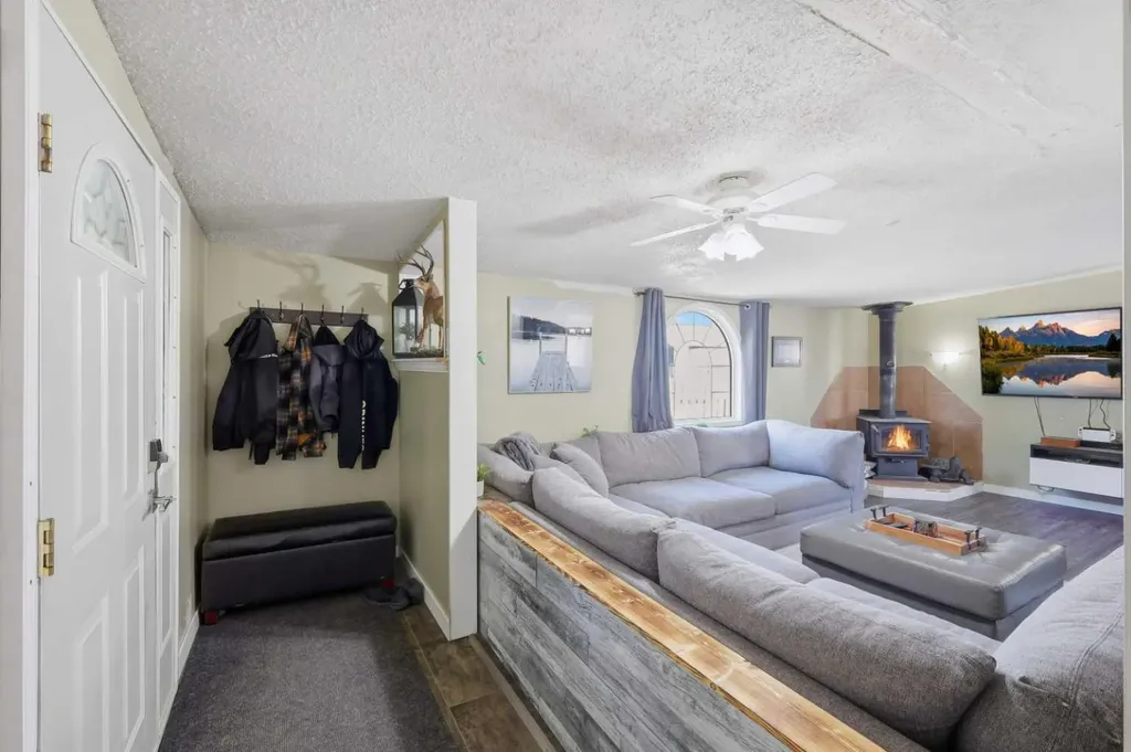 27 Hearthstone Drive Lacombe AB T4L 1R2