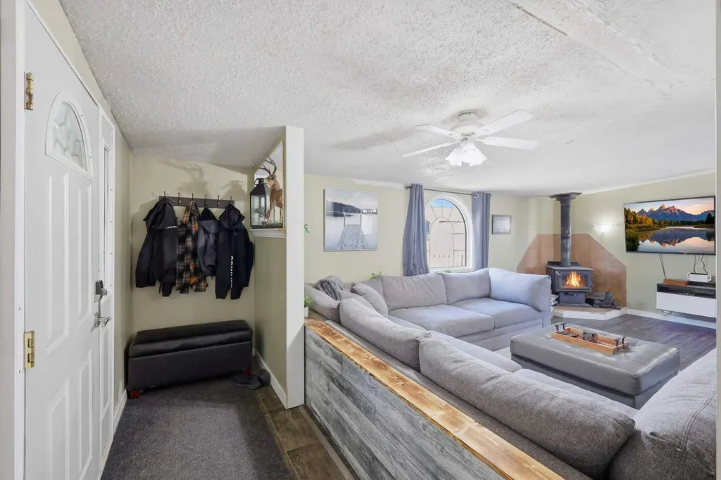27 Hearthstone Drive Lacombe AB T4L 1R2