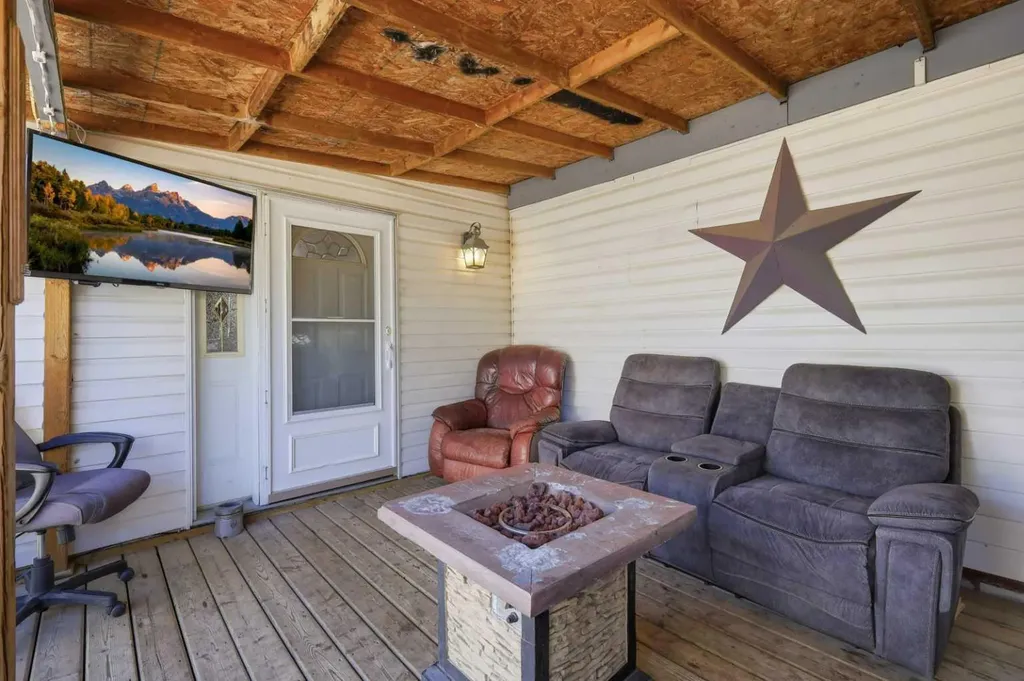 27 Hearthstone Drive Lacombe AB T4L 1R2