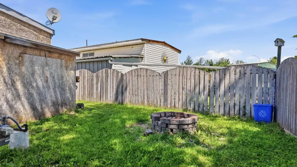 27 Hearthstone Drive Lacombe AB T4L 1R2