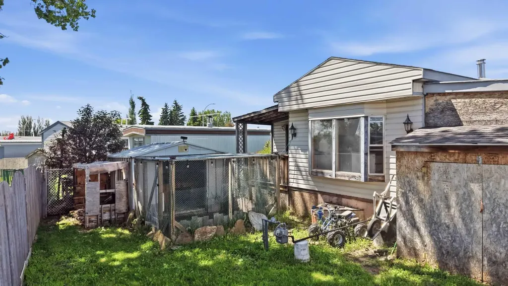 27 Hearthstone Drive Lacombe AB T4L 1R2