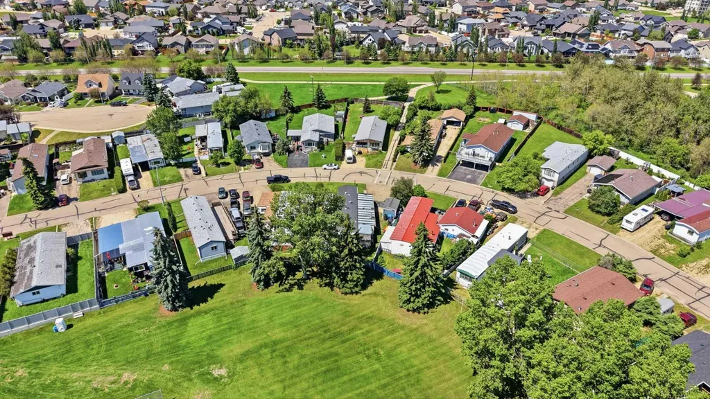 27 Hearthstone Drive Lacombe AB T4L 1R2