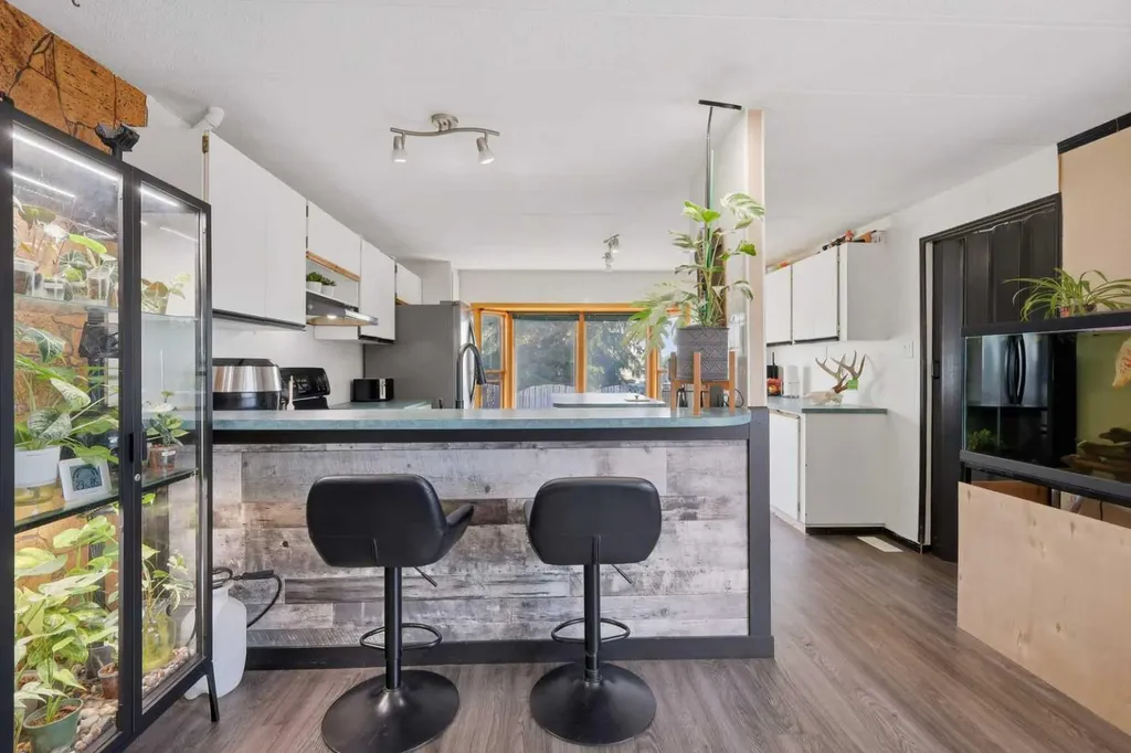 27 Hearthstone Drive Lacombe AB T4L 1R2