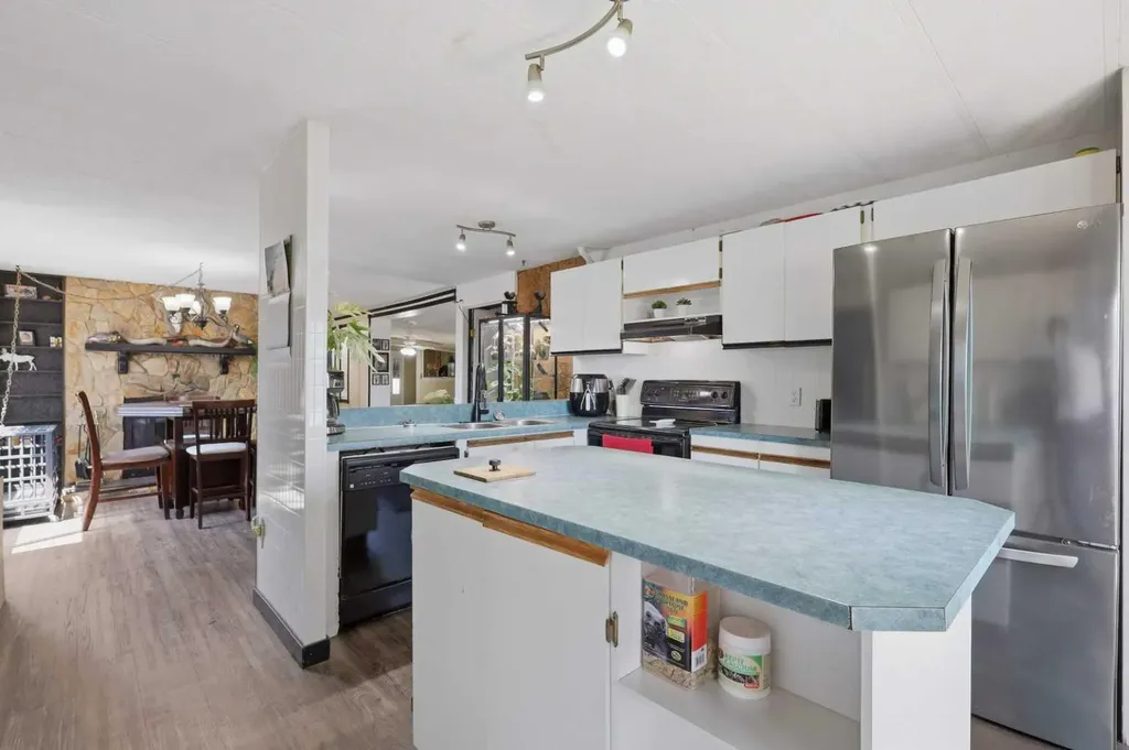 27 Hearthstone Drive Lacombe AB T4L 1R2