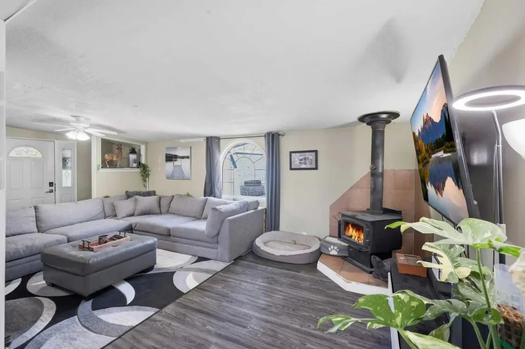 27 Hearthstone Drive Lacombe AB T4L 1R2