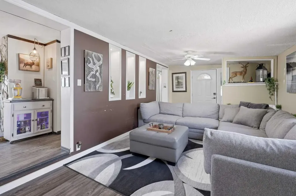 27 Hearthstone Drive Lacombe AB T4L 1R2