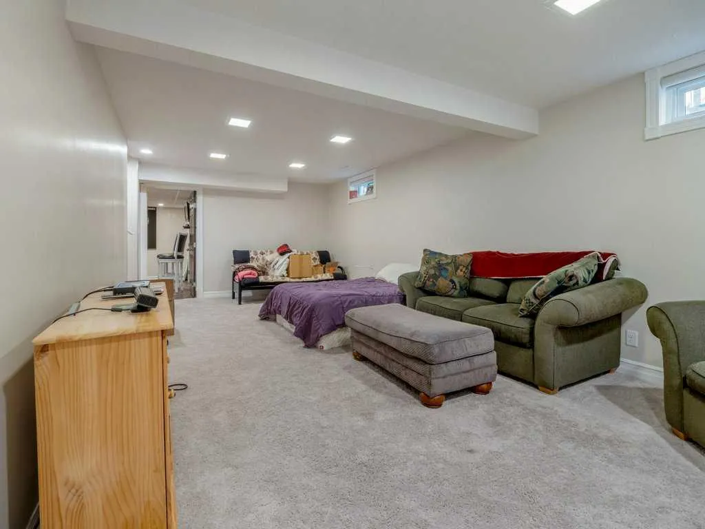 39 Eton Road W Lethbridge AB T1k 4T9