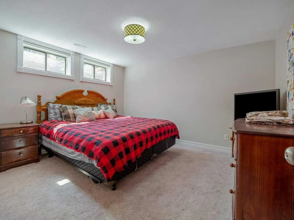 39 Eton Road W Lethbridge AB T1k 4T9