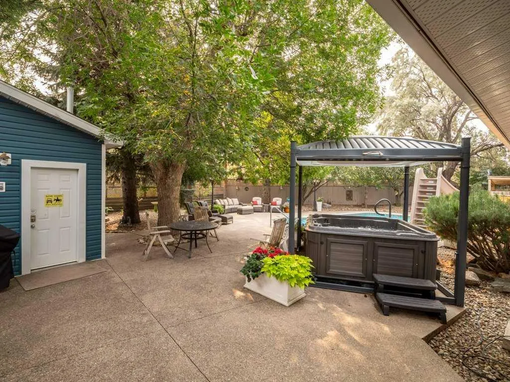 39 Eton Road W Lethbridge AB T1k 4T9