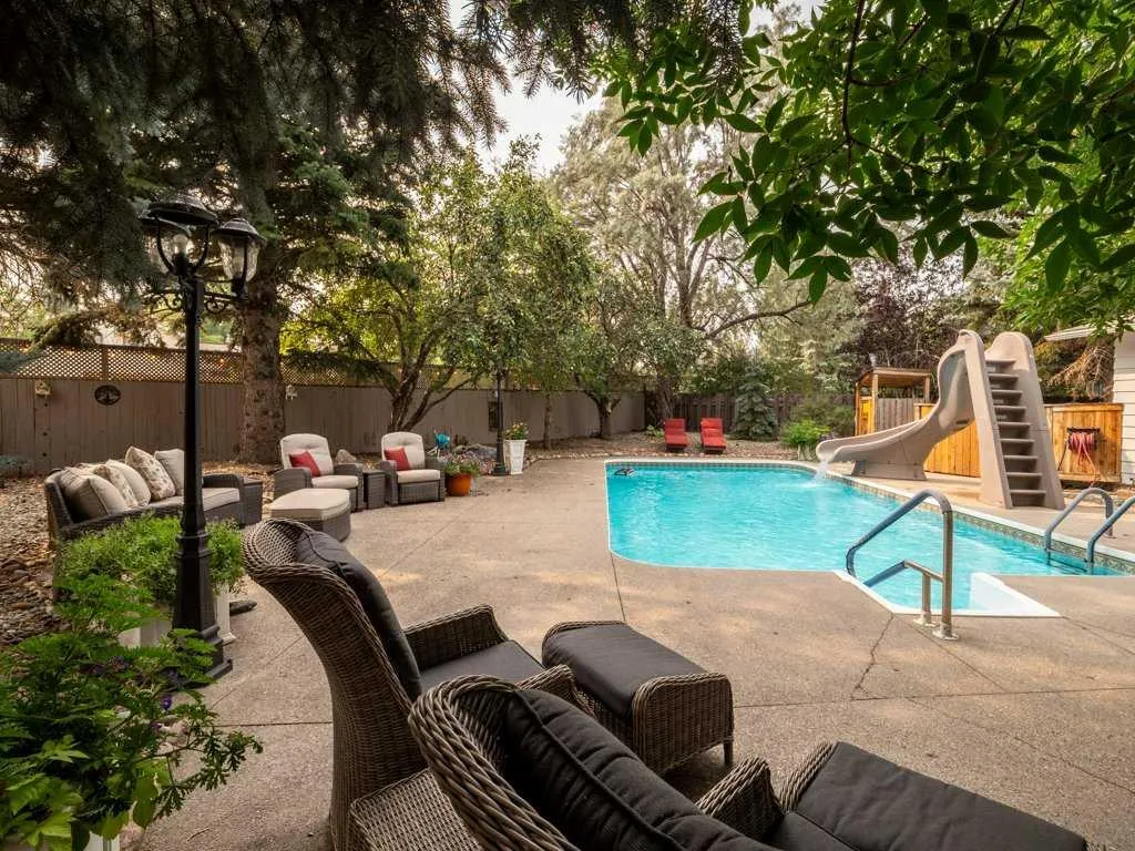 39 Eton Road W Lethbridge AB T1k 4T9