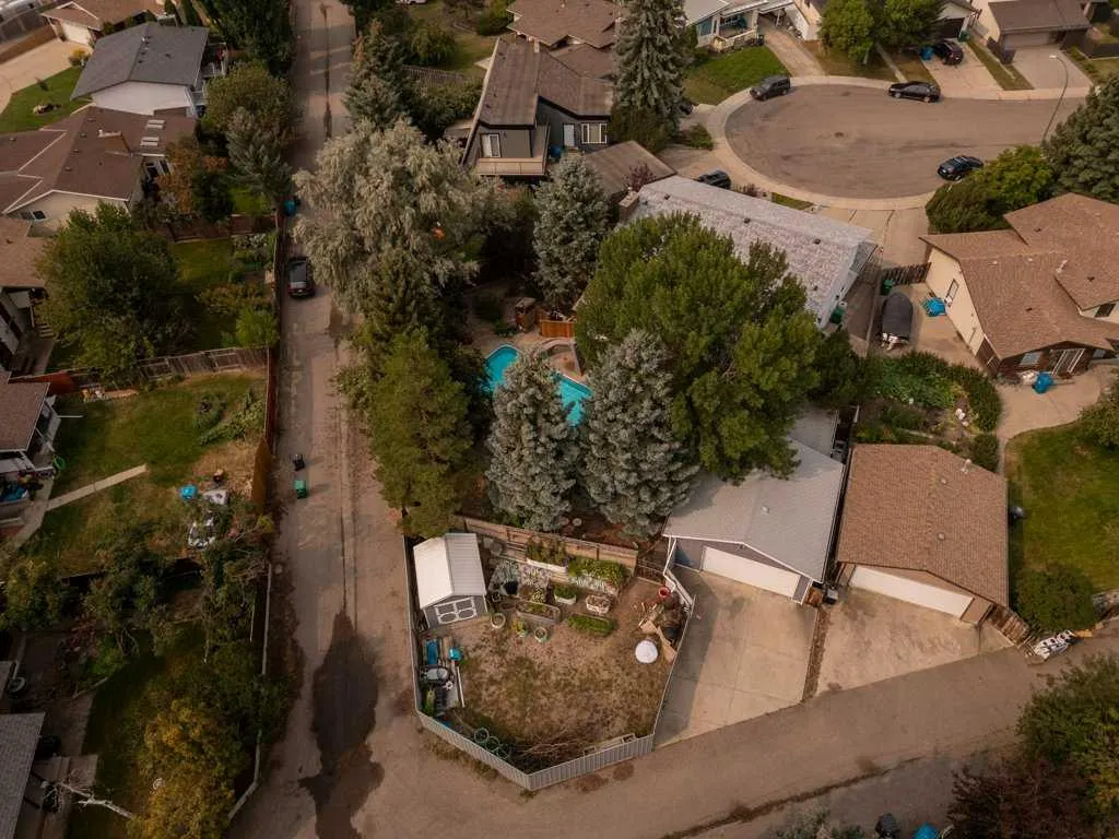 39 Eton Road W Lethbridge AB T1k 4T9