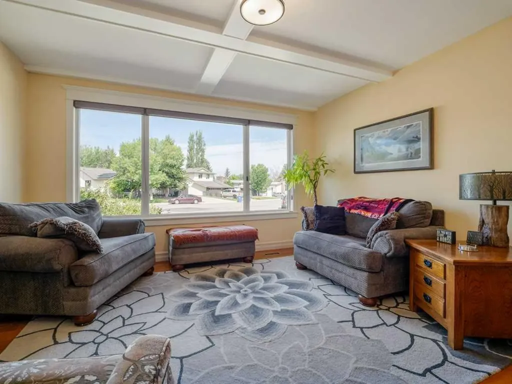 39 Eton Road W Lethbridge AB T1k 4T9