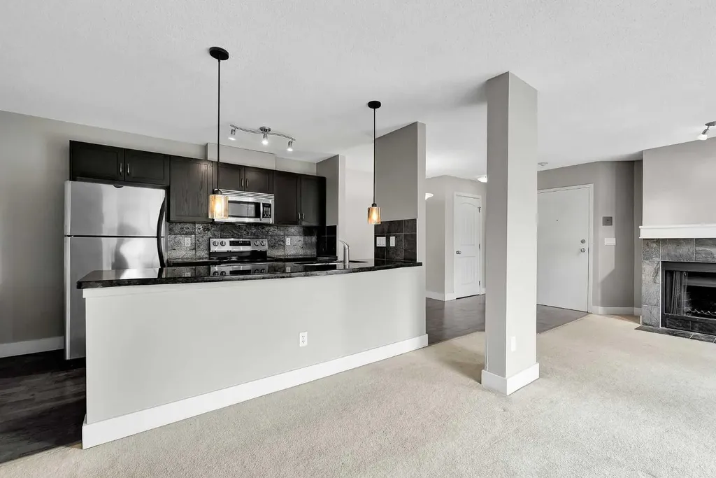 108 Village Heights SW Calgary AB T3H2L2