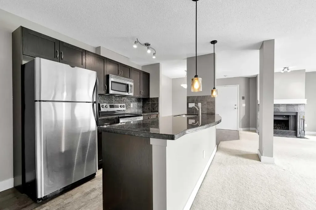 108 Village Heights SW Calgary AB T3H2L2