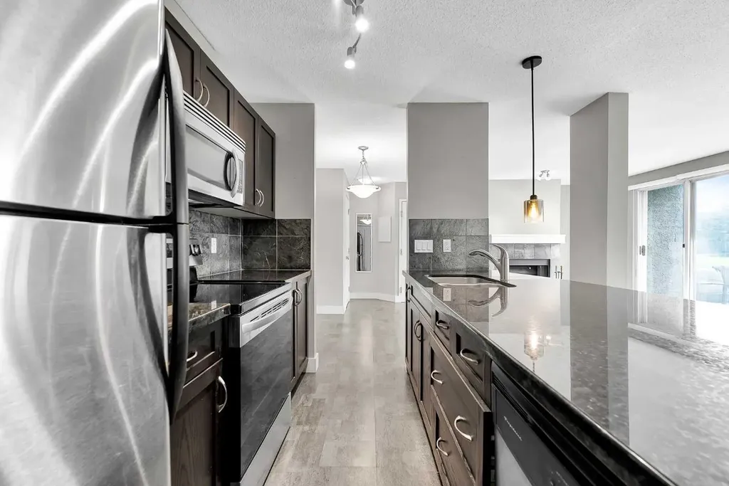 108 Village Heights SW Calgary AB T3H2L2