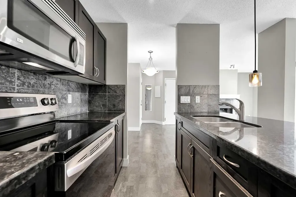108 Village Heights SW Calgary AB T3H2L2