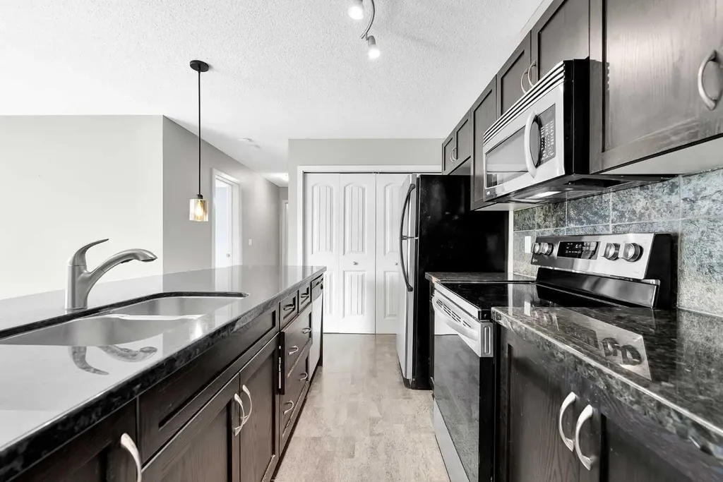 108 Village Heights SW Calgary AB T3H2L2