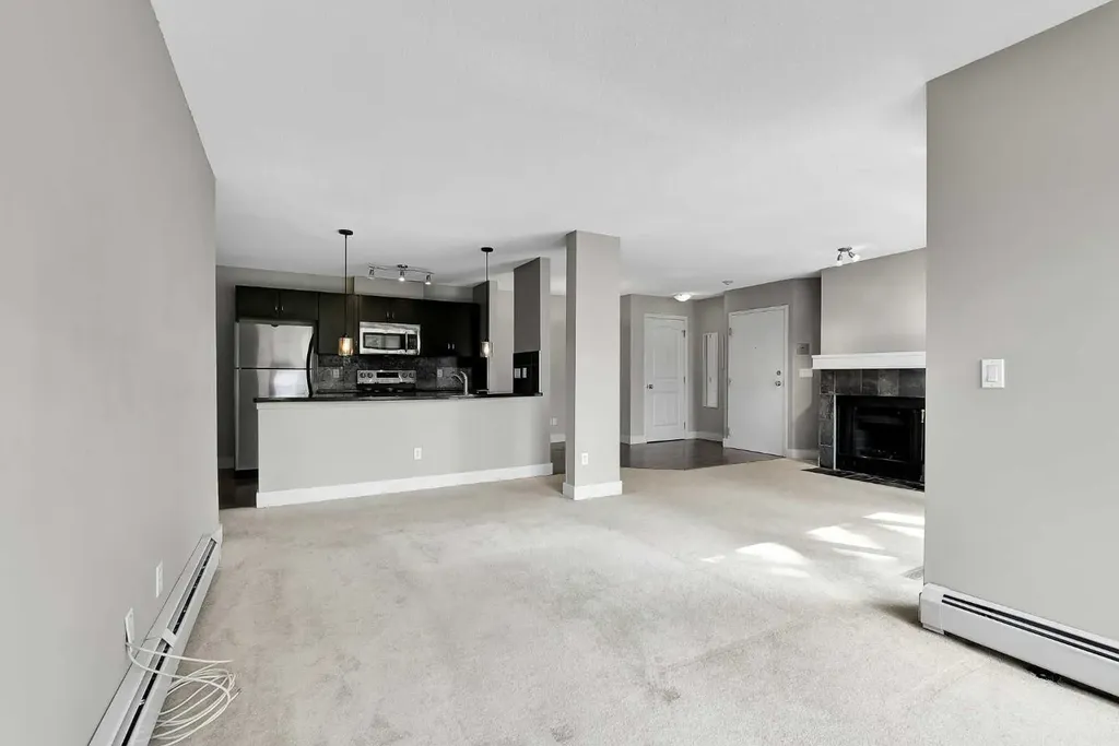 108 Village Heights SW Calgary AB T3H2L2