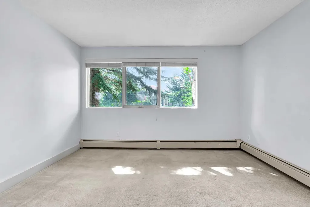 108 Village Heights SW Calgary AB T3H2L2