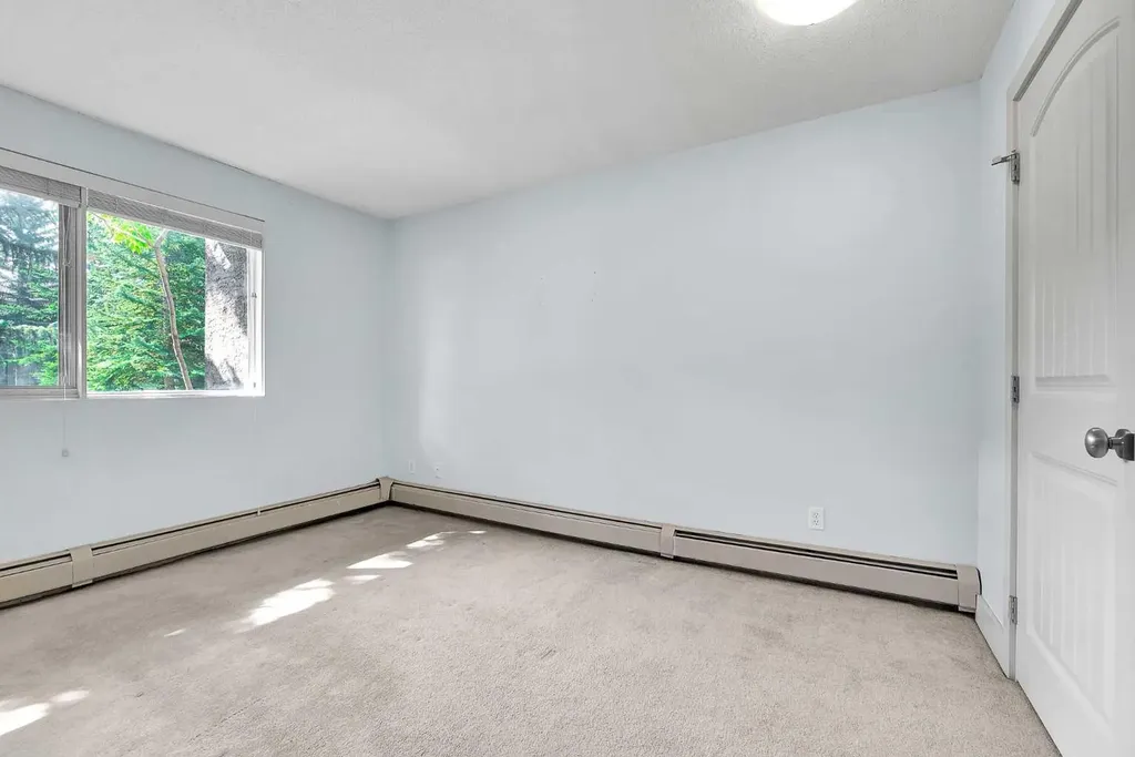 108 Village Heights SW Calgary AB T3H2L2