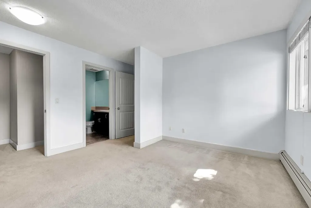 108 Village Heights SW Calgary AB T3H2L2