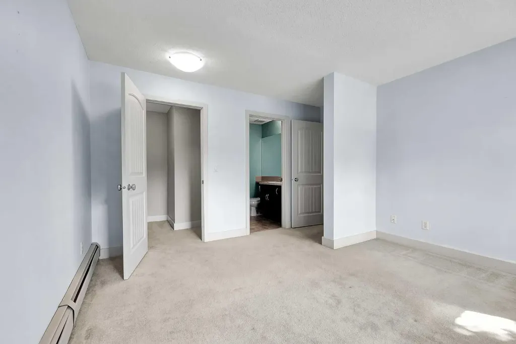 108 Village Heights SW Calgary AB T3H2L2
