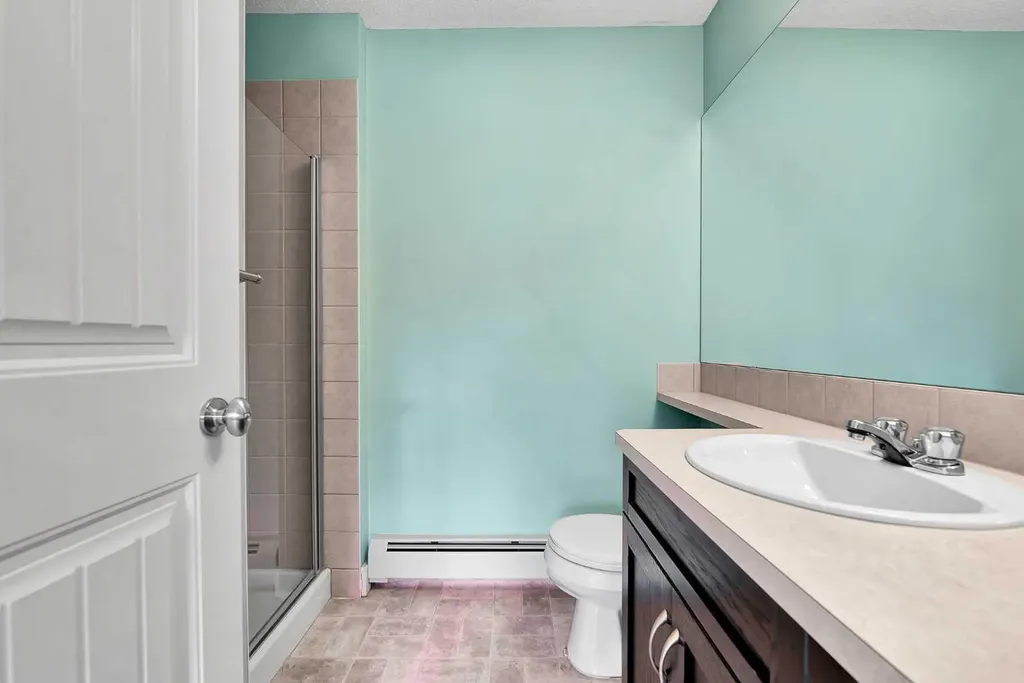 108 Village Heights SW Calgary AB T3H2L2