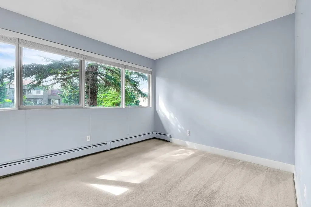 108 Village Heights SW Calgary AB T3H2L2