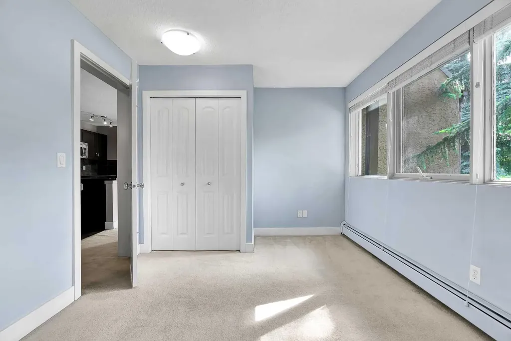 108 Village Heights SW Calgary AB T3H2L2
