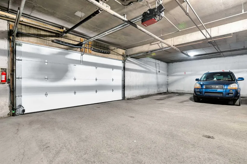 108 Village Heights SW Calgary AB T3H2L2