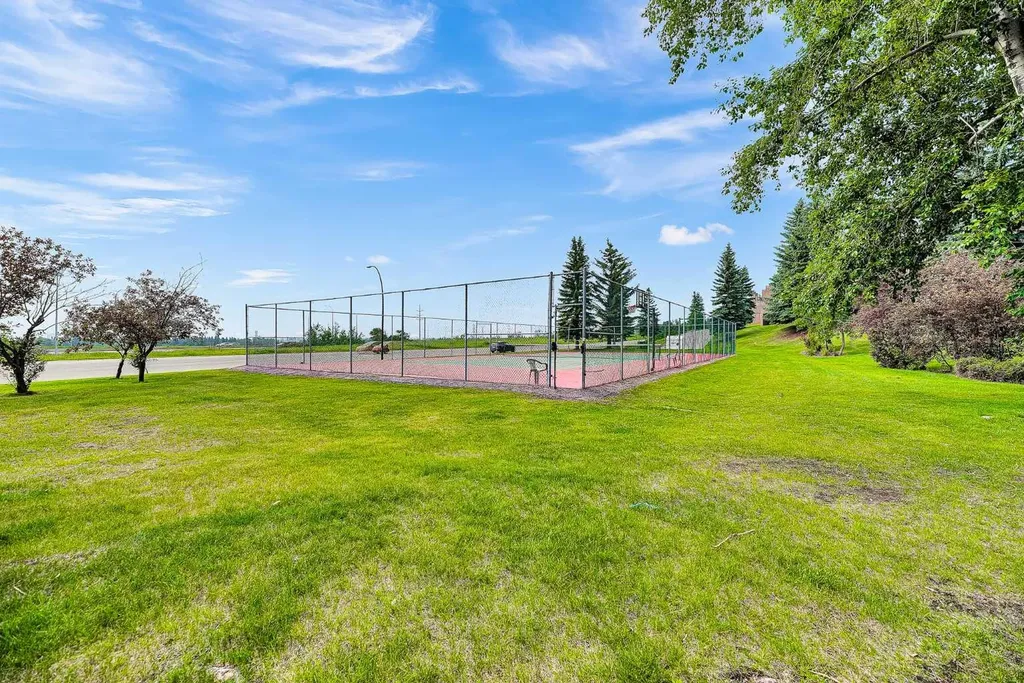 108 Village Heights SW Calgary AB T3H2L2