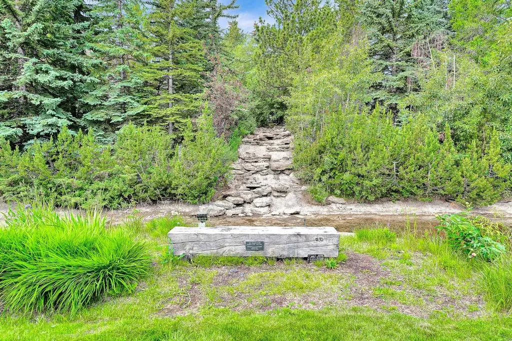 108 Village Heights SW Calgary AB T3H2L2