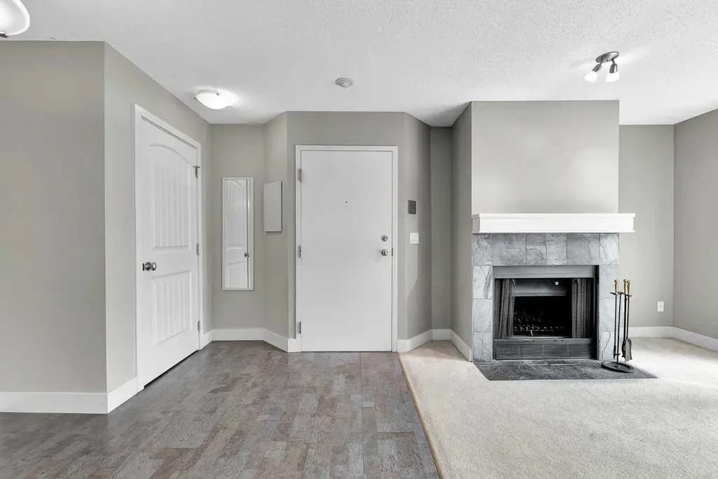 108 Village Heights SW Calgary AB T3H2L2