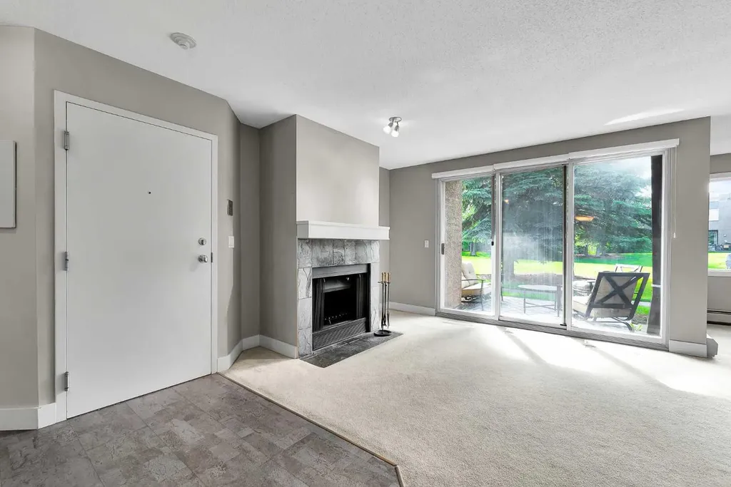 108 Village Heights SW Calgary AB T3H2L2