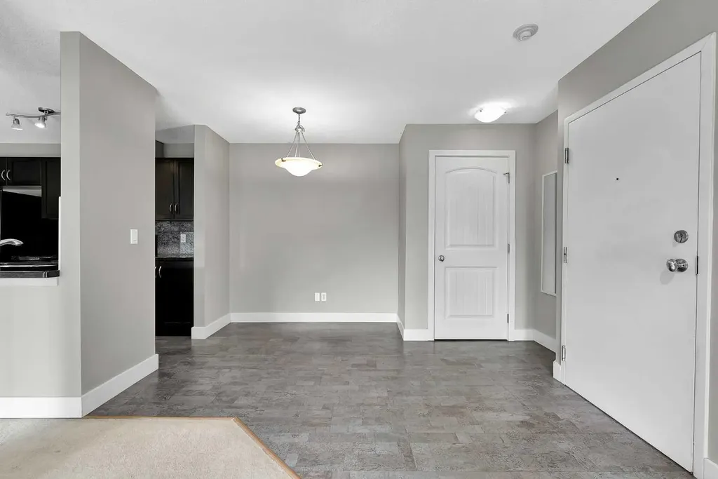 108 Village Heights SW Calgary AB T3H2L2