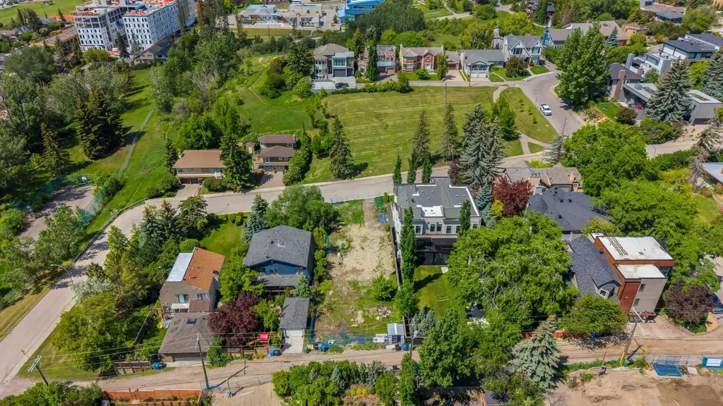 1116 16 Street NW Calgary AB T2N 2C5