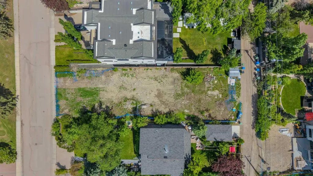 1116 16 Street NW Calgary AB T2N 2C5