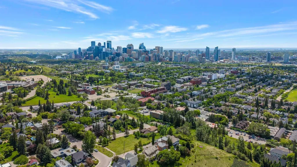 1116 16 Street NW Calgary AB T2N 2C5