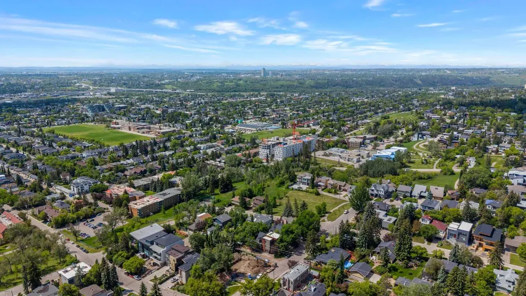 1116 16 Street NW Calgary AB T2N 2C5